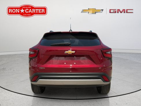 Used 2025 Chevrolet Trax LT w/ LT Convenience Package FWD image 5
