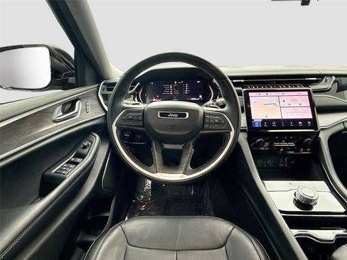 Used 2022 Jeep Grand Cherokee L Limited w/ Luxury Tech Group II image 11