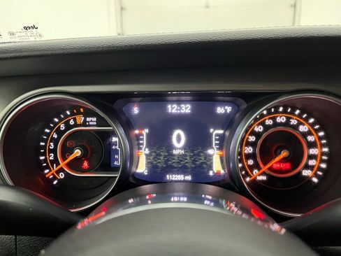 Used 2018 Jeep Wrangler Unlimited Sahara image 24