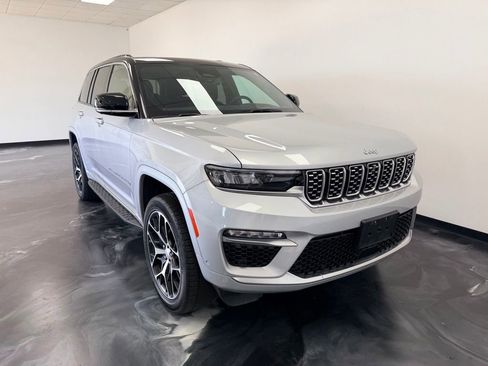 Used 2024 Jeep Grand Cherokee Summit AWD/4WD image 24