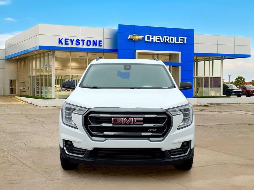 Used 2024 GMC Terrain AT4 AWD/4WD image 2