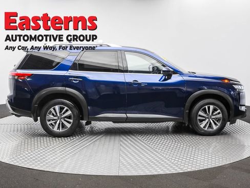 Used 2024 Nissan Pathfinder SL image 4