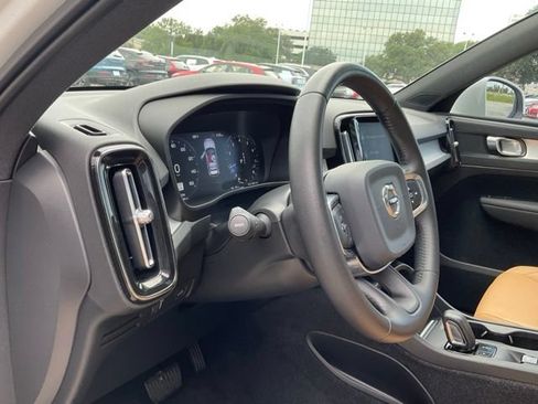 Used 2020 Volvo XC40 T5 Momentum w/ Protection Package Premier AWD/4WD image 14