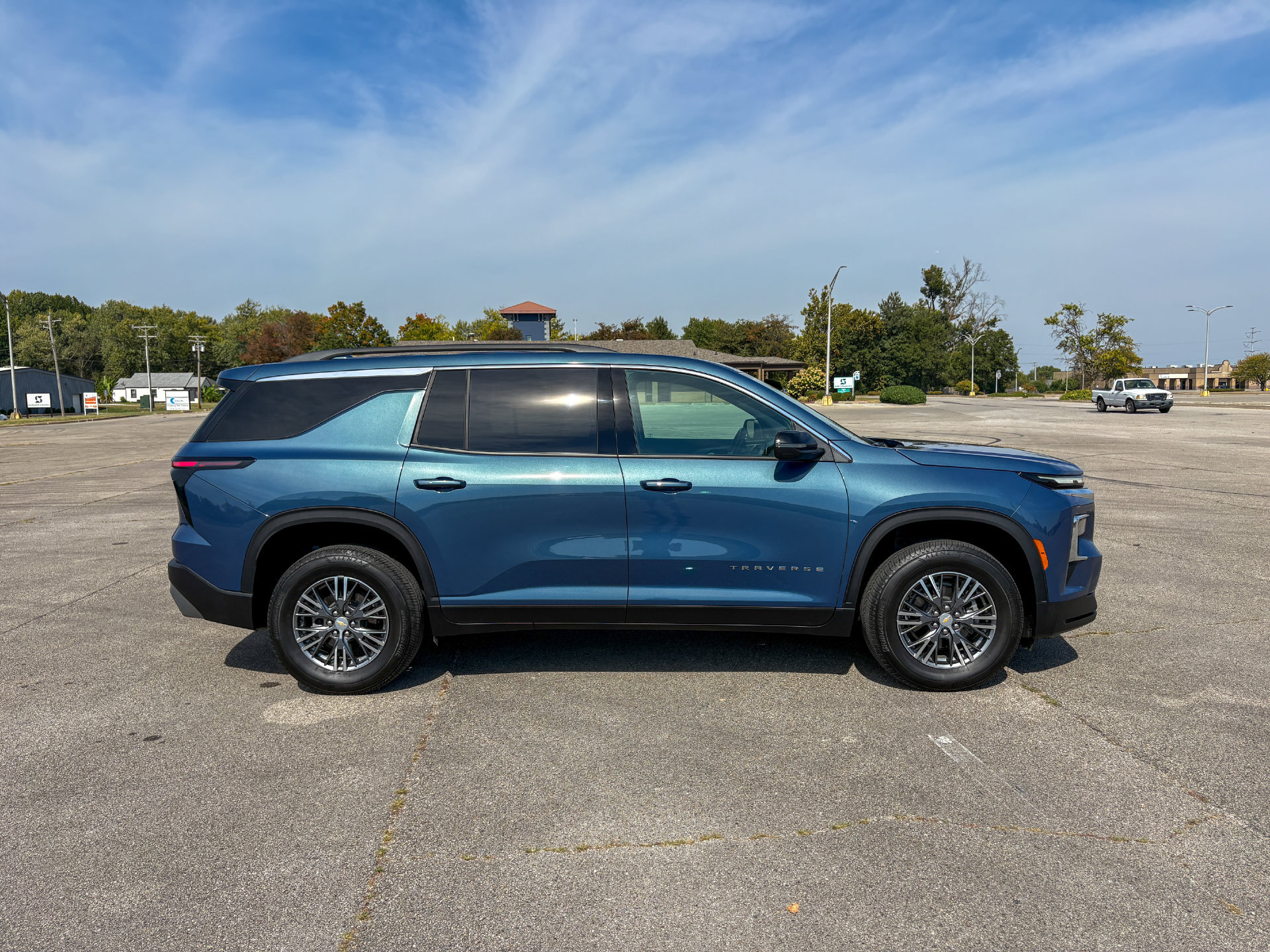 Used 2026 Chevrolet Traverse LT FWD image 9