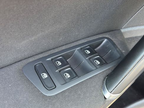 Used 2017 Volkswagen Golf S AWD/4WD image 15
