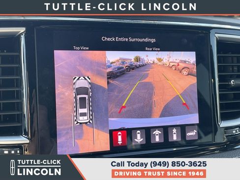 Used 2024 Chrysler Pacifica Limited w/ Uconnect Theater Family Group FWD image 25
