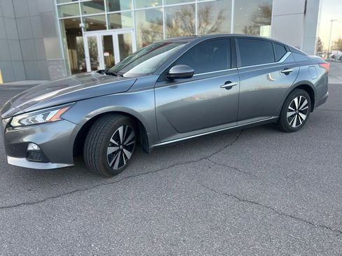 Used 2021 Nissan Altima 2.5 SV w/ SV Premium Package image 5