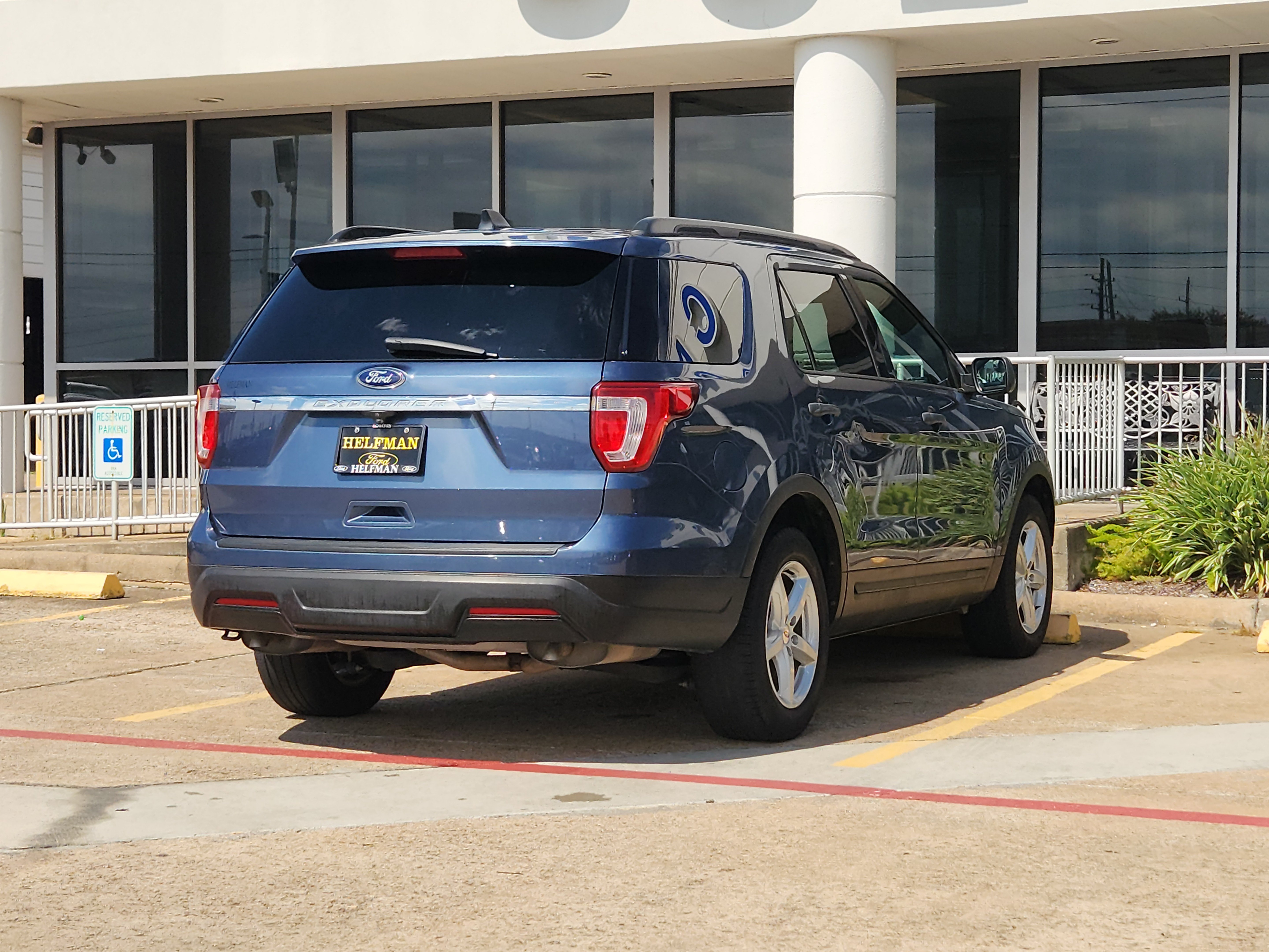 Used 2018 Ford Explorer FWD image 3