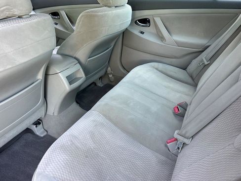 Used 2010 Toyota Camry LE FWD image 12