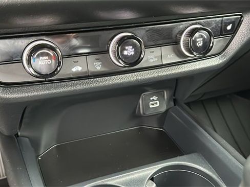 Used 2025 Honda HR-V Sport image 16