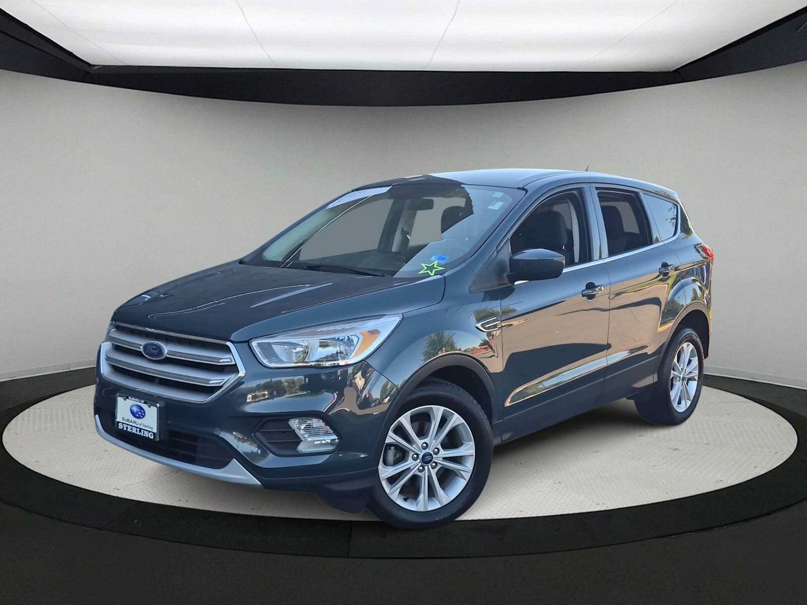 Used 2019 Ford Escape SE FWD image 1