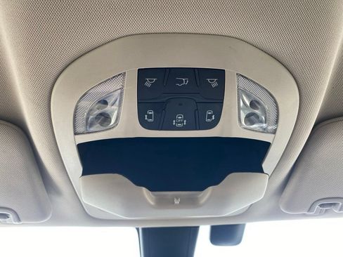 Used 2019 Chrysler Pacifica Touring-L FWD image 22