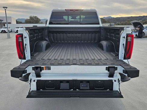 New 2026 GMC Sierra 2500 SLT w/ SLT Convenience Package image 17
