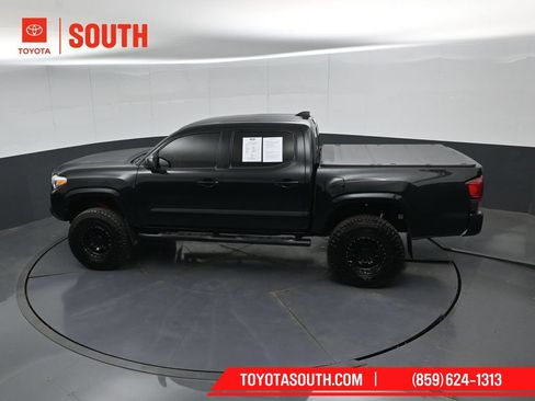 Used 2022 Toyota Tacoma SR AWD/4WD image 46