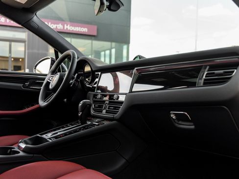 New 2026 Porsche Macan image 46