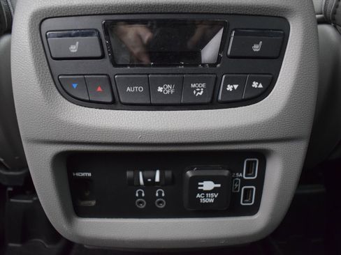 Used 2019 Honda Pilot Touring image 15