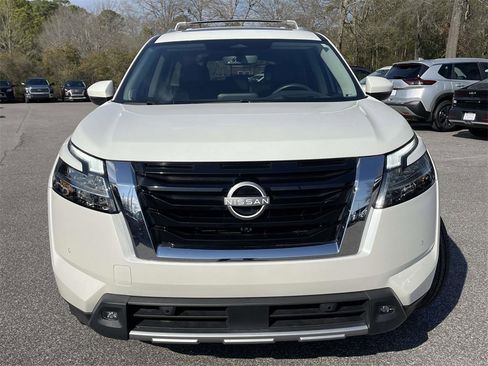 Used 2024 Nissan Pathfinder Platinum w/ Cargo Package image 8