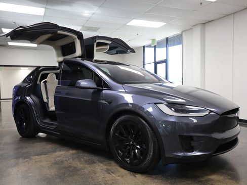 Used 2018 Tesla Model X 75D AWD/4WD image 21