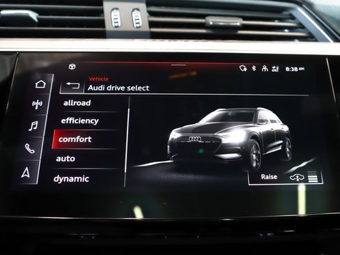 Used 2022 Audi e-tron Premium image 20