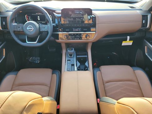 New 2025 Nissan Pathfinder Platinum image 17