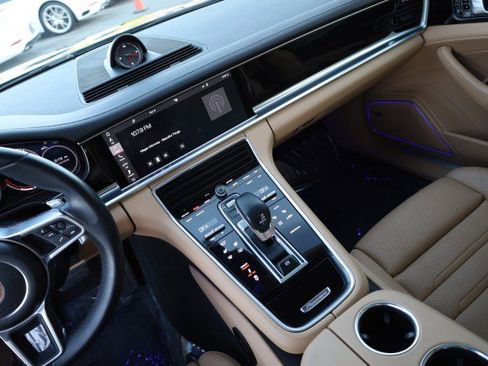 Used 2017 Porsche Panamera image 28