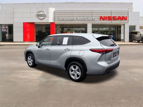 Used 2023 Toyota Highlander L image 5