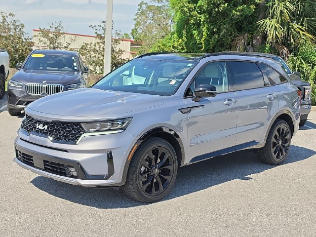 Certified 2023 Kia Sorento SX FWD image 2