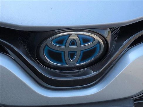 Used 2020 Toyota Camry LE FWD image 30
