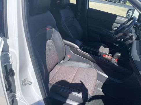 Used 2025 Nissan Kicks SR w/ SR Premium Package AWD/4WD image 41