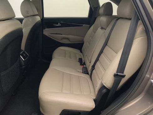 Used 2019 Kia Sorento EX FWD image 18