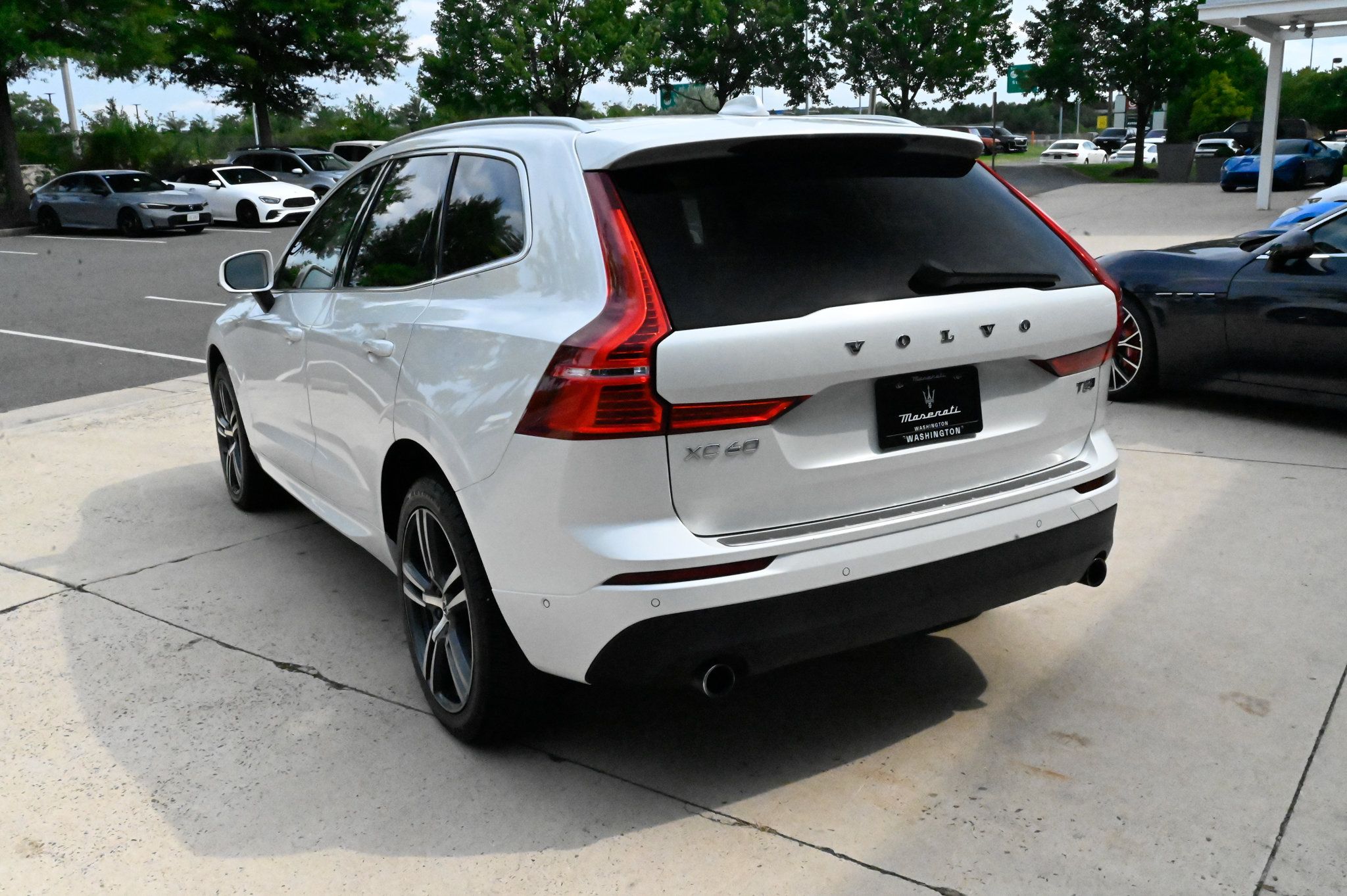 Used 2019 Volvo XC60 T5 Momentum w/ Multimedia Package AWD/4WD image 7