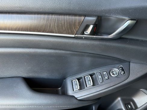 Used 2020 Honda Accord EX image 10