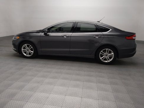 Used 2018 Ford Fusion SE FWD image 3