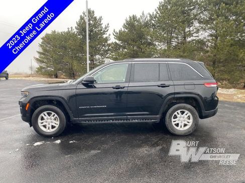 Used 2023 Jeep Grand Cherokee Laredo image 3