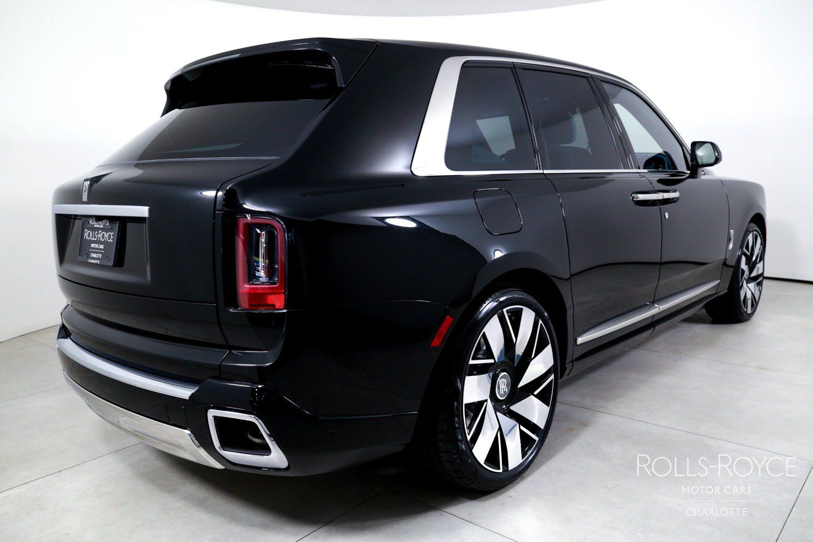 New 2027 Rolls-Royce Cullinan AWD/4WD image 2
