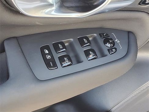 Used 2025 Volvo XC90 B5 Plus image 13