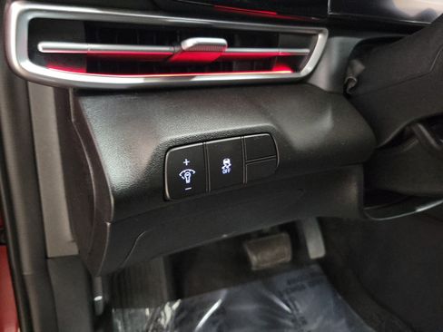 Used 2025 Hyundai Elantra SEL FWD image 17