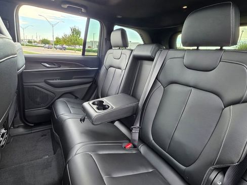 New 2025 Jeep Grand Cherokee Limited w/ Black Appearance Package image 19