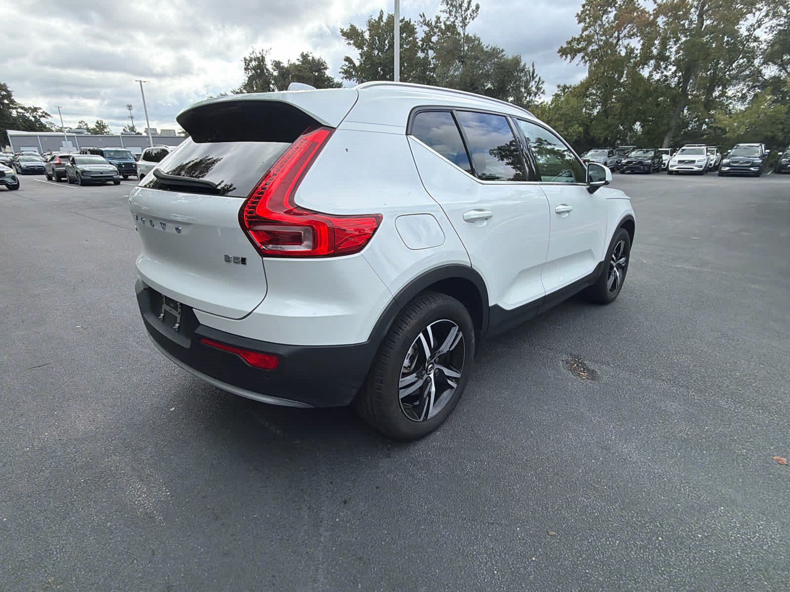 Used 2025 Volvo XC40 B5 Core AWD/4WD image 17