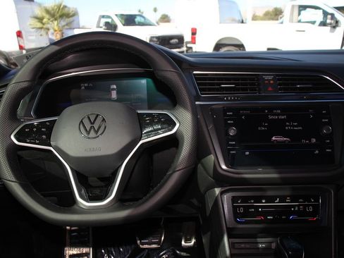 Used 2022 Volkswagen Tiguan SE R-Line AWD/4WD image 17