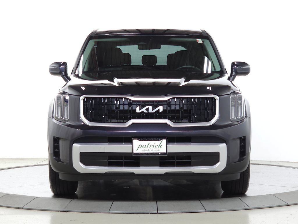 Used 2025 Kia Telluride LX FWD image 2