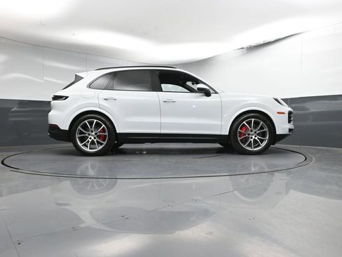 New 2025 Porsche Cayenne S AWD/4WD image 30