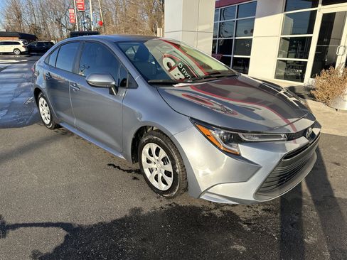 Used 2024 Toyota Corolla LE image 2