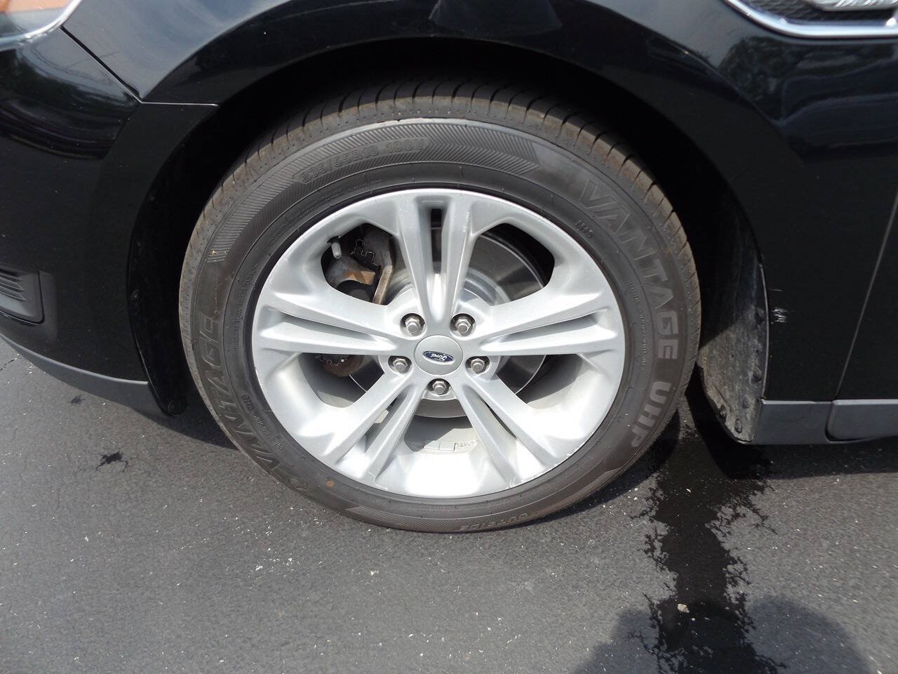 Used 2017 Ford Taurus SE FWD image 32