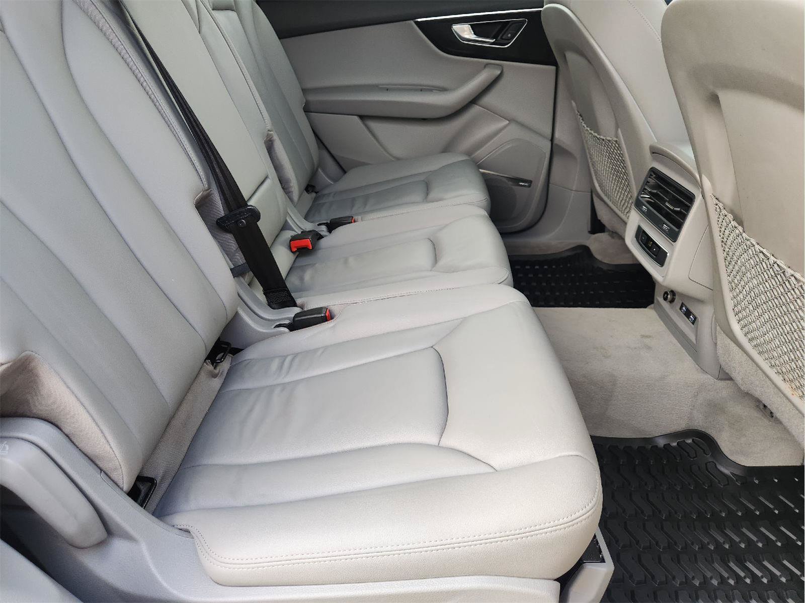 Used 2020 Audi Q7 3.0T Premium Plus w/ Premium Plus Package AWD/4WD image 31