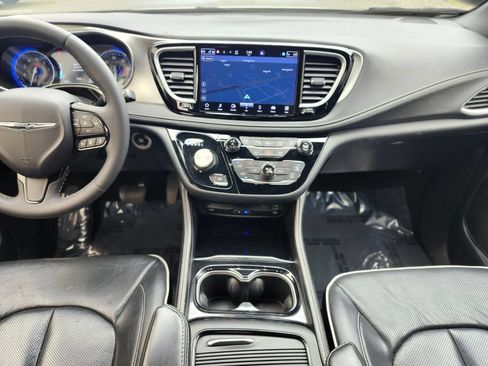 Used 2023 Chrysler Pacifica Limited w/ Uconnect Theater Family Group AWD/4WD image 14
