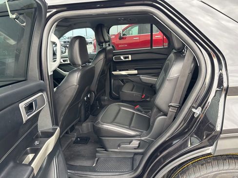Used 2022 Ford Explorer XLT w/ Equipment Group 202A AWD/4WD image 24