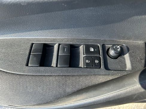 Used 2022 Toyota Corolla LE FWD image 16