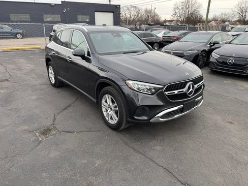 Used 2025 Mercedes-Benz GLC 300 4MATIC image 13