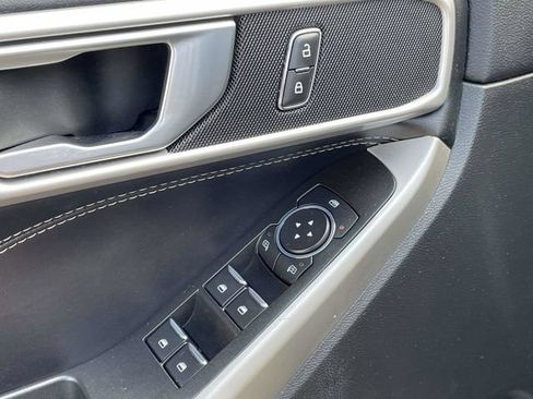 Used 2022 Ford Explorer XLT RWD image 12